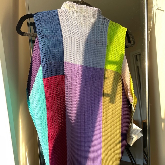 Issey Miyake Sleeveless Top NWT - Picture 2 of 10